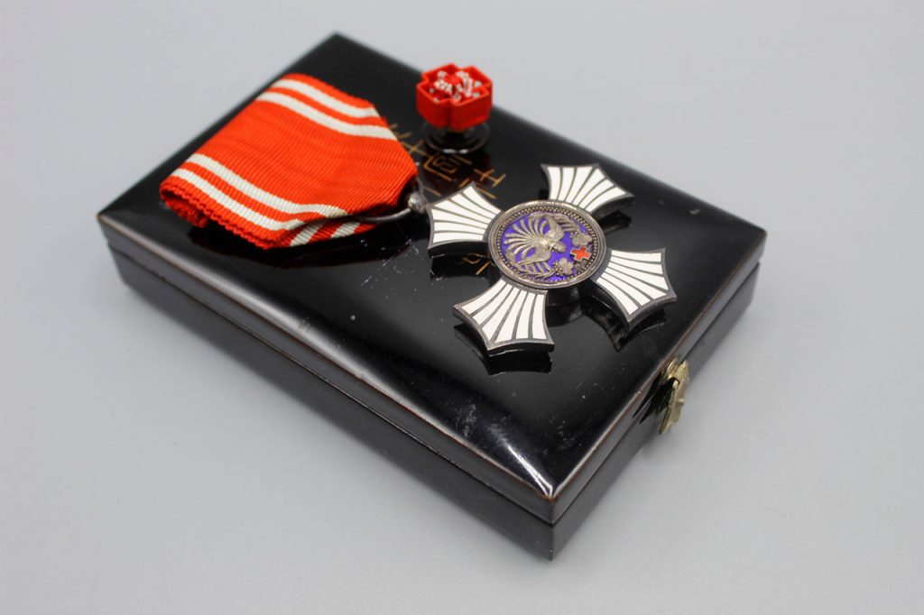 Japanese Red Cross Order of Merit . MDJ75 - Time Traveler Militaria