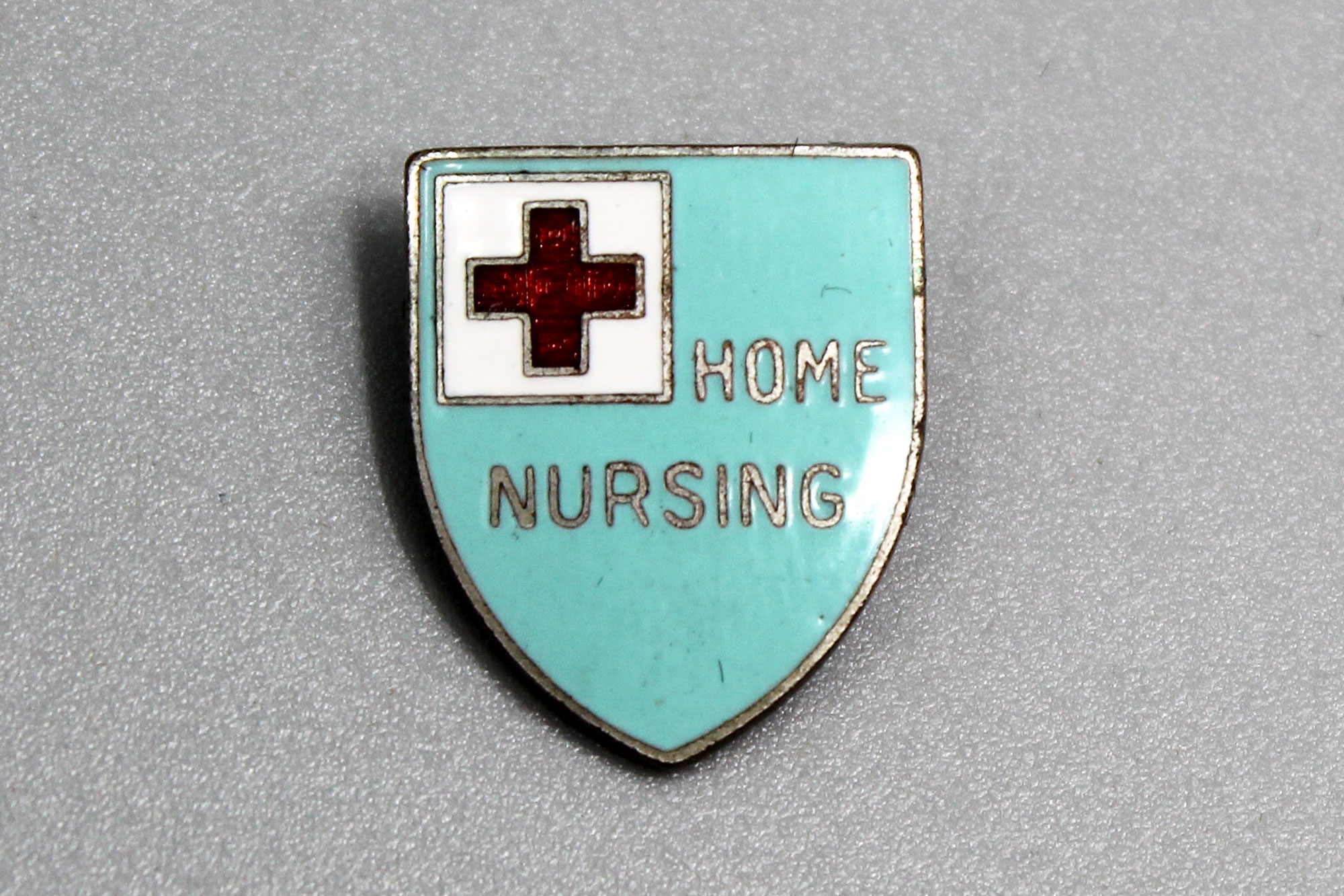 American Red Cross Home Nursing Pin - WW2 . FLU3398