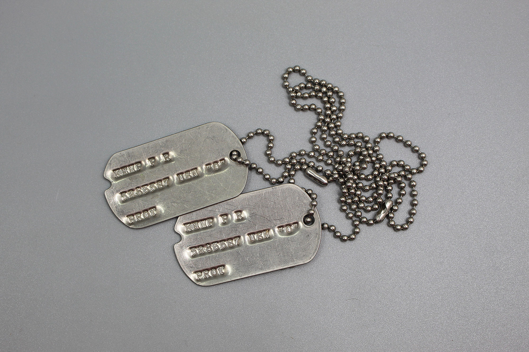 does the navy issue dog tags
