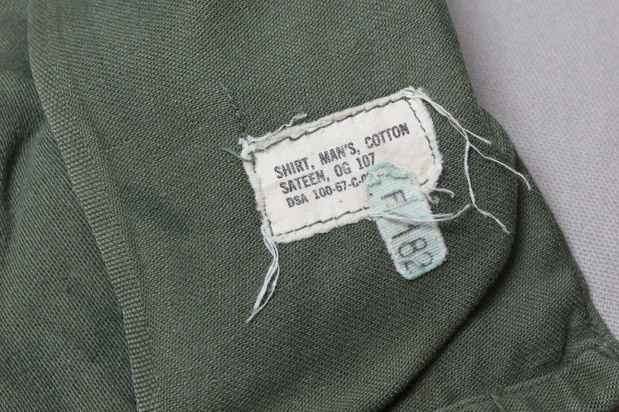 US Army Utility Shirt OG-107 - 1967 - 16 1/2 x 32 . UA831 - Time