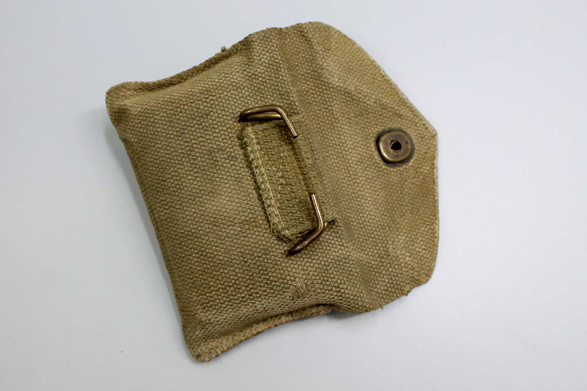 US Army First Aid Pouch w/Bandage . FLU741 - Time Traveler Militaria