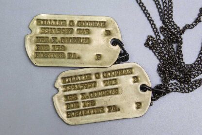 US Army NoK Dog Tags T43 with Chain WW2 - Hostetter PA . FLU4890 - Image 2