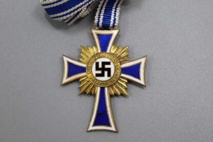 WW2 German Mothers Cross in Gold . GO5100 - Image 2