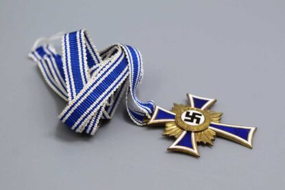 WW2 German Mothers Cross in Gold . GO5100 - Image 3