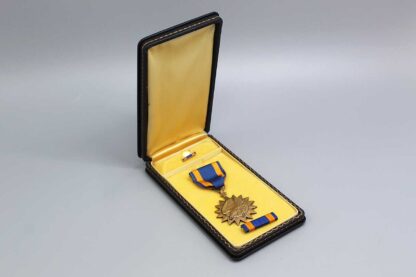 WW2 US Air Medal in Case . YMU4119 - Image 3