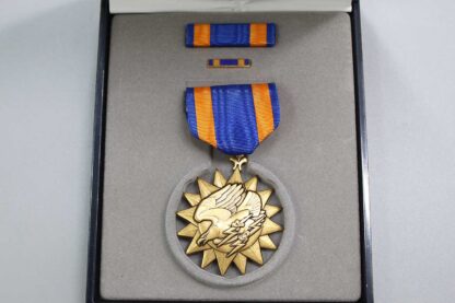 U.S. Air Medal in Case . YMU4760