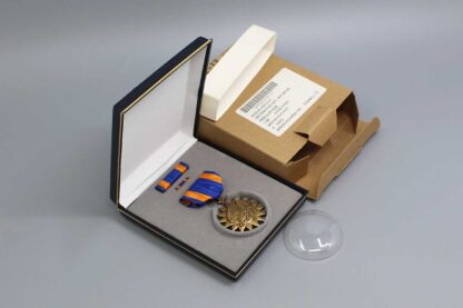 U.S. Air Medal in Case . YMU4760 - Image 3