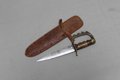 US WW2 Knuckle Knife Book Published . DWU1079