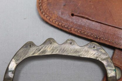 US WW2 Knuckle Knife Book Published . DWU1079 - Image 9